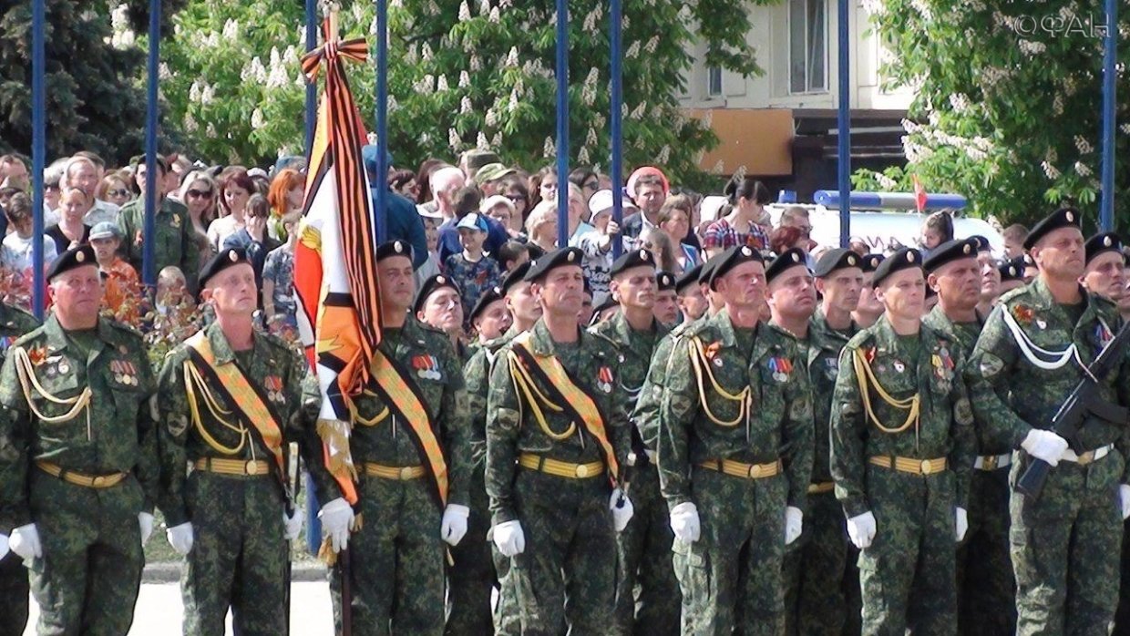 ЛНР показала свою военную мощь на параде Победы в Луганске