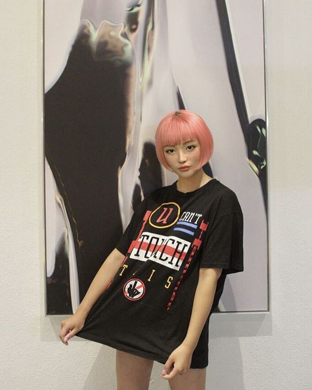 Красивая японская фотомодель на самом деле не человек