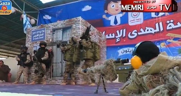 Палестинские дети играют в террористов Израиль, арабо-израильский конфликт, воспитание террористов, джихад, малолетние террористы, недетские сценки, палестина, сектор газа