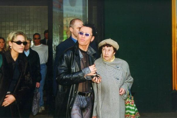 20 снимков отечественных знаменитостей 90-х годов, которые многое расскажут о том времени 20 снимков отечественных знаменитостей 90-х годов, которые многое расскажут о том времени Фотография