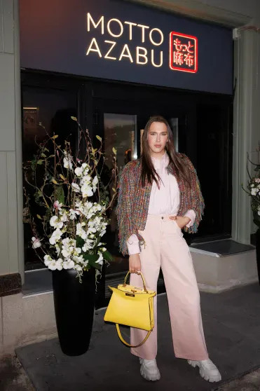 Евгения Медведева с женихом, Стеша Маликова, Елена Летучая и Артемий Лебедев на открытии ресторана Motto Azabu Иванов, Артемий, Мария, Алёна, Михаил, Барышников, Берман, Стеша, Медведева, КушнерКлим, Долидзе, ШипенкоЯн, Яновский, КаминМаксим, ЛиеваПавел, Маргарита, ресторатор, Дмитрий, ЗемскаяМарина, ВикулиныЕкатерина