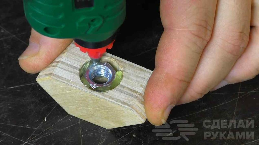 Угловая струбцина из подручных материалов самоделкин