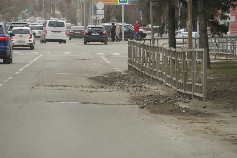 Разрушение дороги на ул. Молодёжной / Фото: Екатерина Смолихина