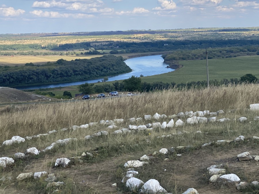 Воронежская область российская. Костенки Воронежская область. Село Костенки Воронежская область. Меловые горы Воронежской области Костенки. Костенки Воронеж природа.