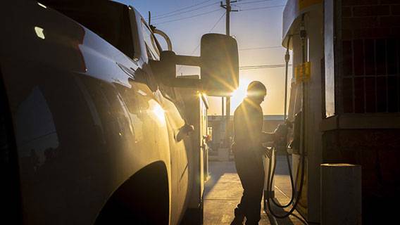 Байден смягчил ограничения на этанол, чтобы сдержать цены на топливо