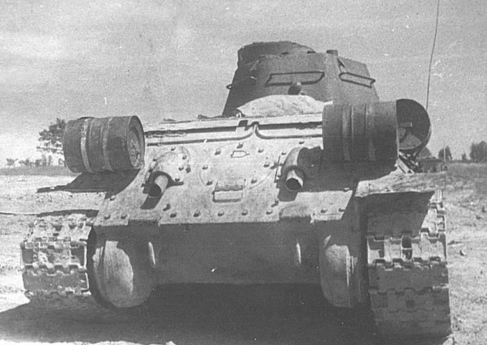 Для чего на корме Т-34 крепилось два цилиндра  военная техника,Марки и модели,ретро