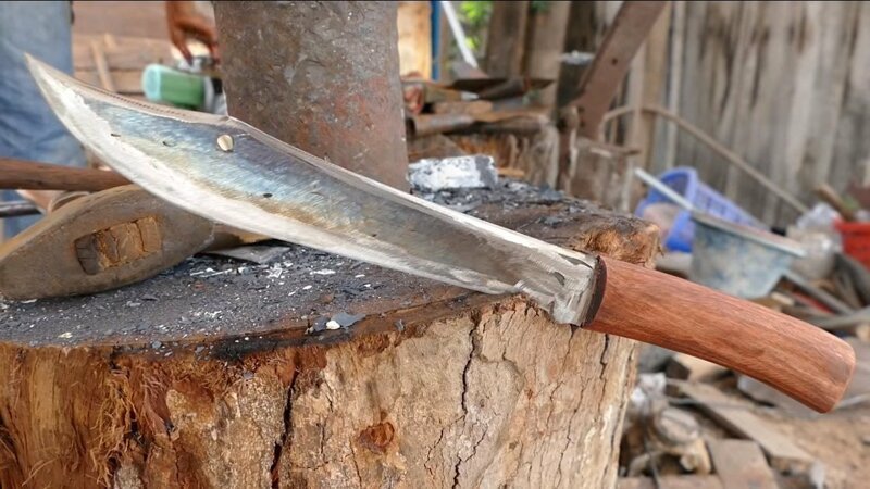 Массивный нож 