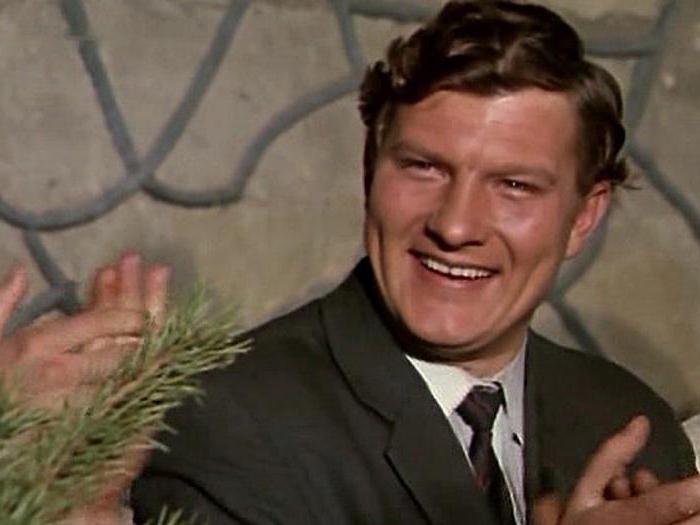 Печальная судьба Александра Милютина, сыгравшего Ваню Пасюка в фильме «Место встречи изменить нельзя» Печальная судьба Александра Милютина, сыгравшего Ваню Пасюка в фильме «Место встречи изменить нельзя» актер,Александр Милютин,кино и тв,наши звезды,фильм,шоубиz,шоубиз