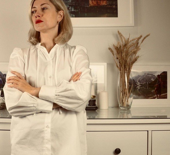 Белая рубашка : стильные повседневные образы на осень 2021 - свежие новости на Toplenta