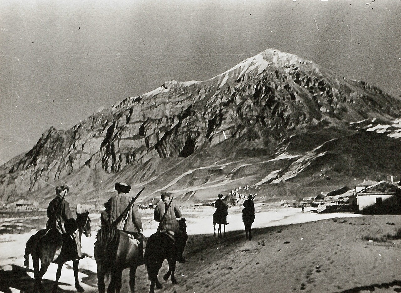 1942. Партизаны в разведывательном походе на Кавказе