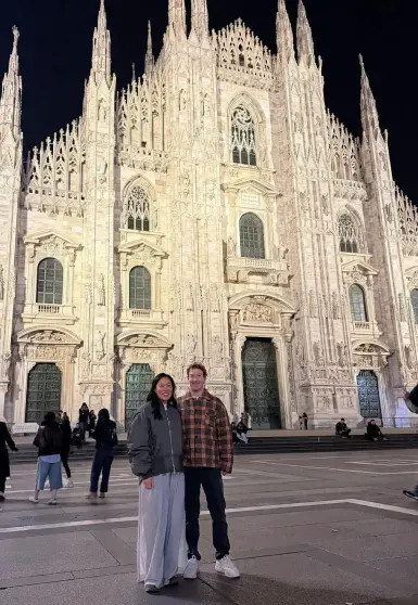 Миллиардер Марк Цукерберг и его жена Присцилла посетили показ Prada в Милане Миллиардер Марк Цукерберг и его жена Присцилла посетили показ Prada в Милане facebook,социальная сеть,forbes,instagram (инстаграм),социальная сеть,алина миллер,андреа гуэрра,карен гленн,лоренцо бертелли,марк цукерберг,Присцилла Чан