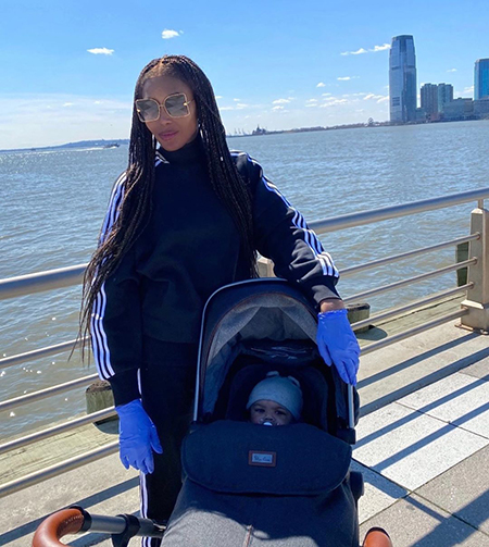 Здоровье дороже: Наоми Кэмпбелл выбросила пончо от Burberry за 4000 долларов, чтобы не заразиться коронавирусом Здоровье дороже: Наоми Кэмпбелл выбросила пончо от Burberry за 4000 долларов, чтобы не заразиться коронавирусом Дети,Дети знаменитостей