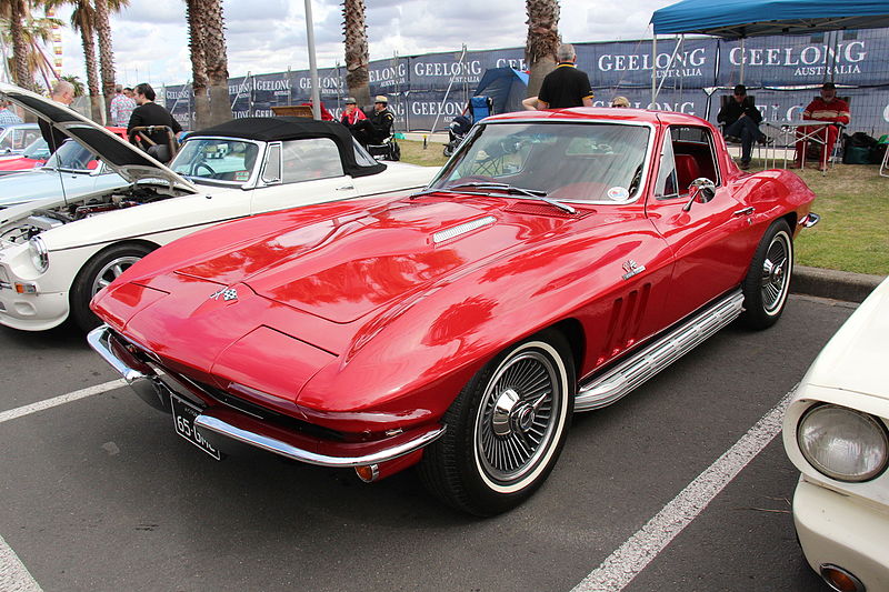 Пластмассовый символ Америки: автомобиль Corvette