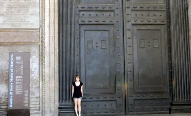 Самая большая дверь в мире создана 1000 лет назад: несмотря на размер ее может открыть один человек