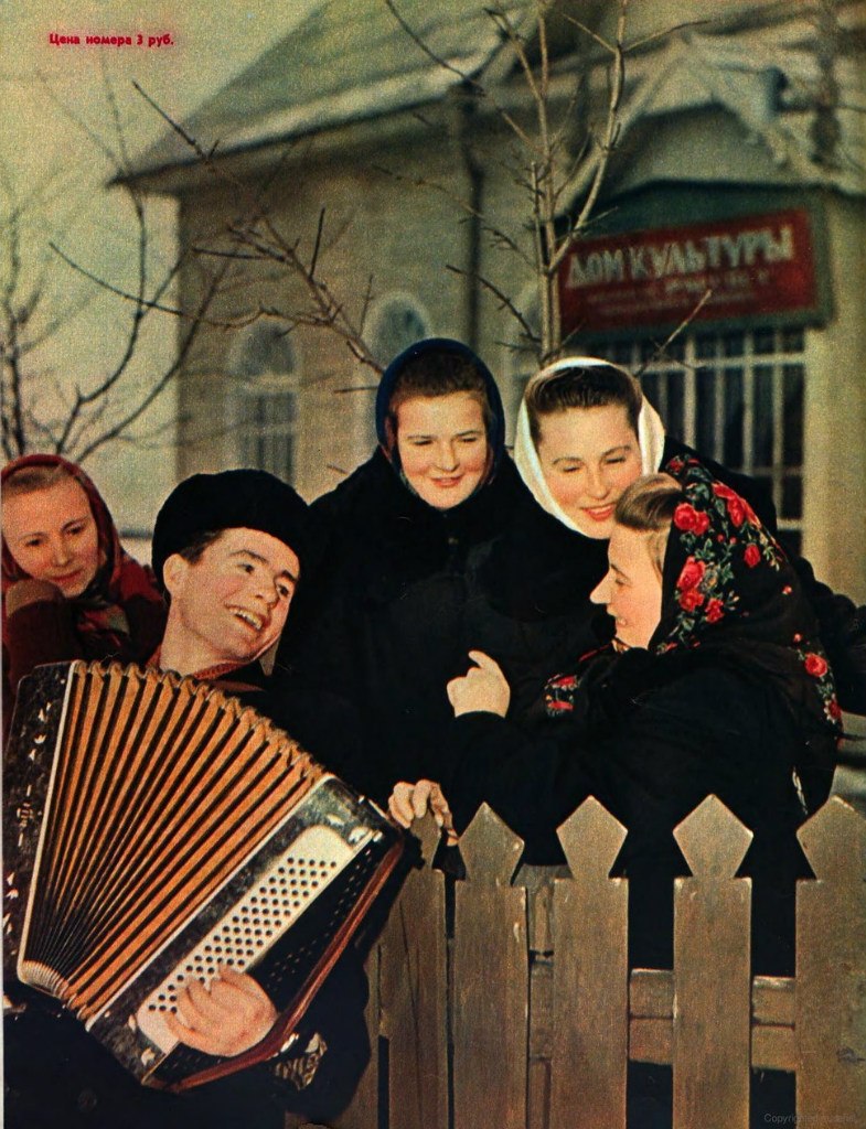 Советские красавицы на старых журнальных фото 