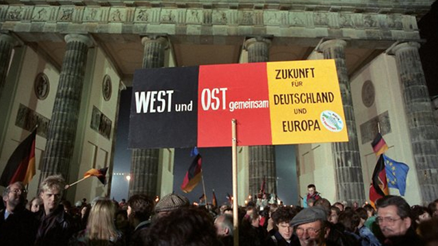 Германия раскололась на Запад и Восток – как Украина