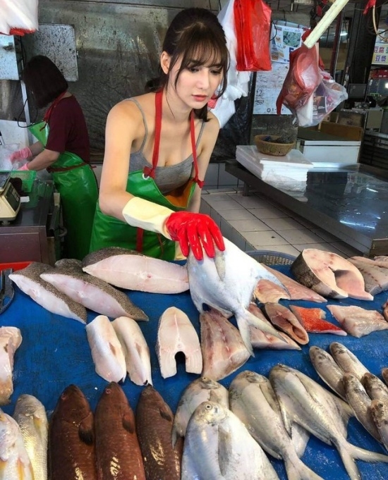 Лю Пэнпэн - самая красивая в мире продавщица рыбы