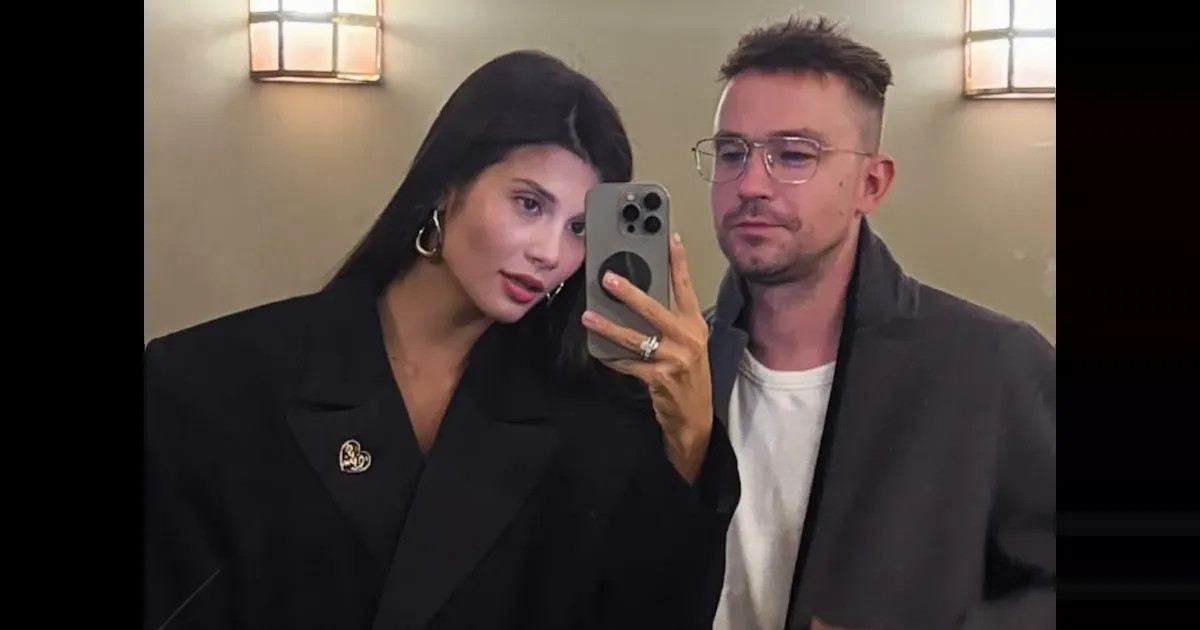 Александр Петров с женой Викторией, Светлана Бондарчук с мужем Сергеем Харченко и беременная Катерина Шпица посетили премию МХТ