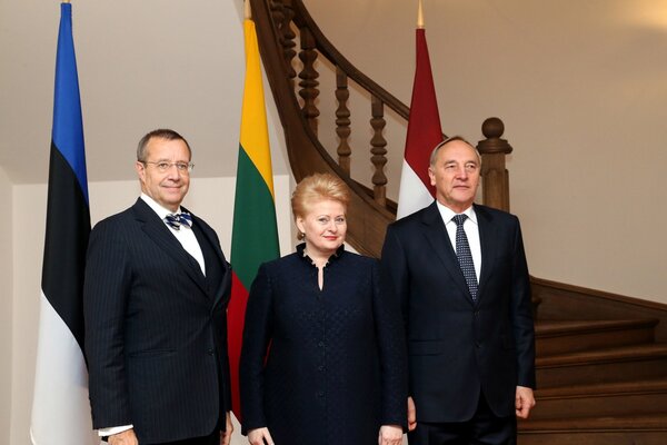 В Латвии хотят встречи с Путиным, иначе экономике придёт конец, на кону - транзит российских грузов