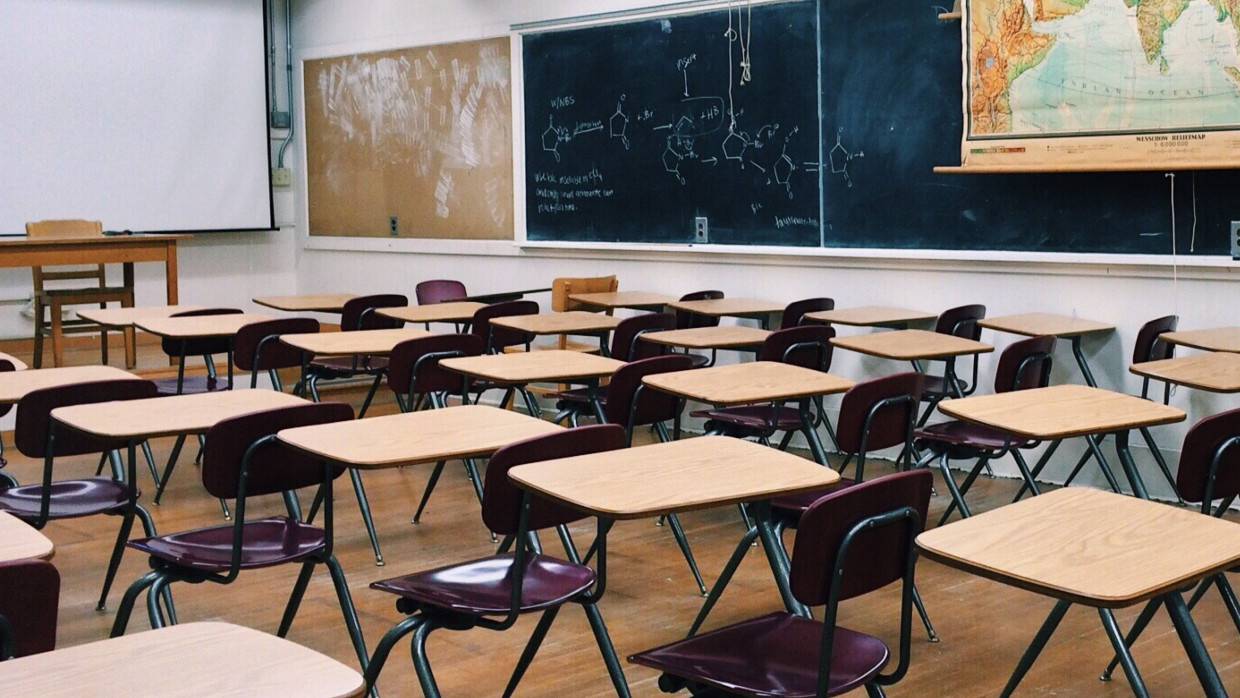 Кузбасским школьникам пришлось стоять в очереди из-за биометрических пропусков