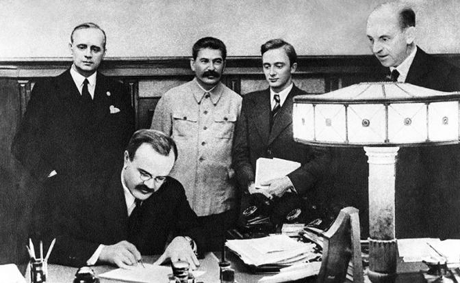 Подписание германо-советского договора о ненападении, 1939 год