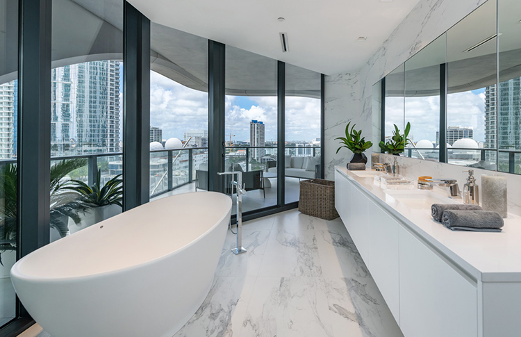 В гостях у Дэвида и Виктории Бекхэм: новые фотографии их пентхауса в Майами за 24 миллиона долларов В гостях у Дэвида и Виктории Бекхэм: новые фотографии их пентхауса в Майами за 24 миллиона долларов Стиль жизни,Дома звезд