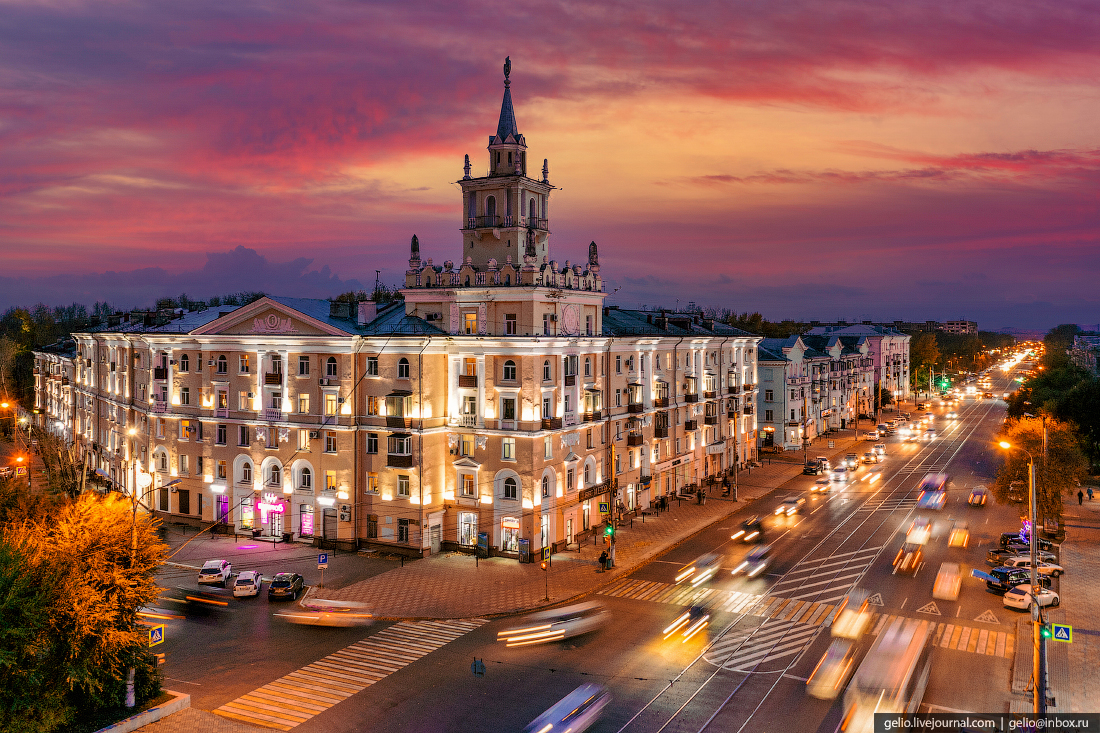 Комсомольск-на-Амуре с высоты, дом со шпилем