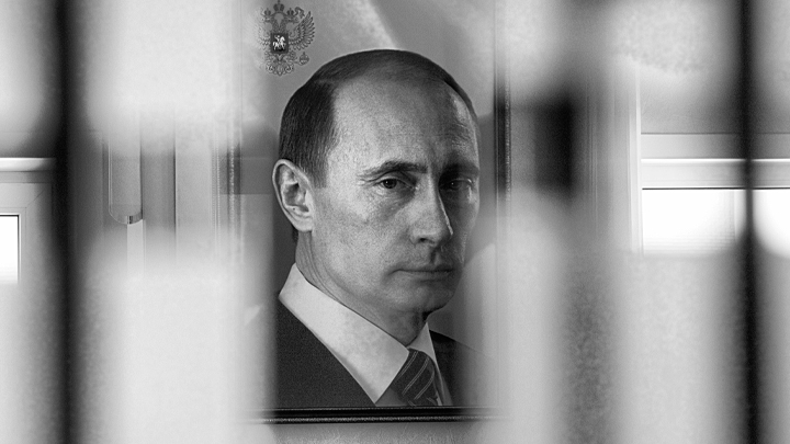 Михаил Хазин: Путин играет в игру