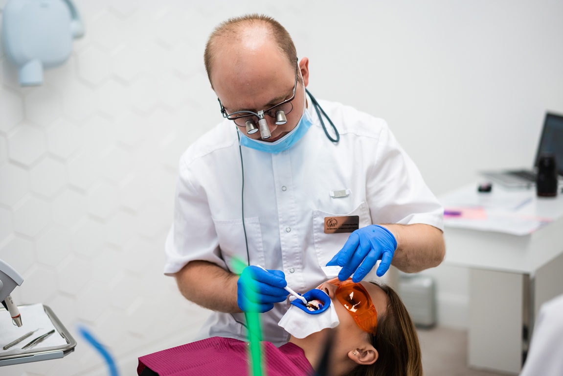 Профессиональная гигиена полости рта. Лечить зубы краснодар. Стоматологический центр, верхняя салда. Аир флоу в стоматологии. Сайт стоматологии.