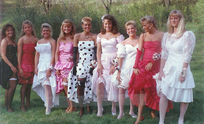 Как одевались на выпускные американские старшеклассницы 80-х и 90-х годов выпускницы, годах, редко, американские, скорее, свадьбы, школьницам, американским, прибавлял, макияжа, Избыток, выпускные, напоминали, вовсе, цвета Подчас, соотвествовали, нестандартного, смелого, наряды, выпускниц