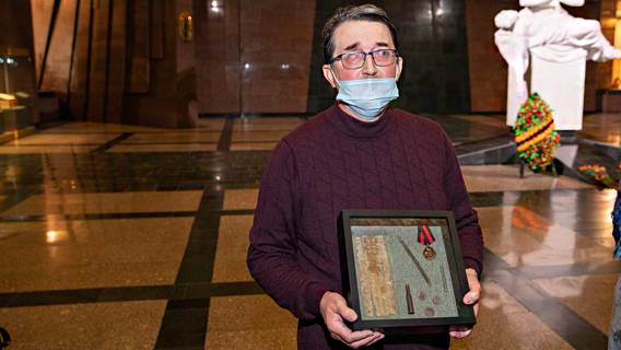 «Ты только жди, я обязательно вернусь»: подо Ржевом нашли медальон без вести пропавшего 79 лет назад солдата