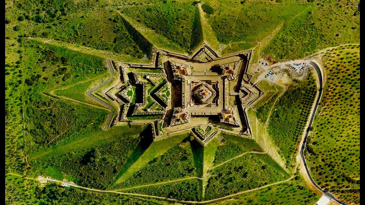 Типичное сооружение - крепость-звезда - скифской цивилизации
