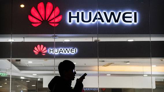 Выручка Huawei продолжает сокращаться из-за санкций США