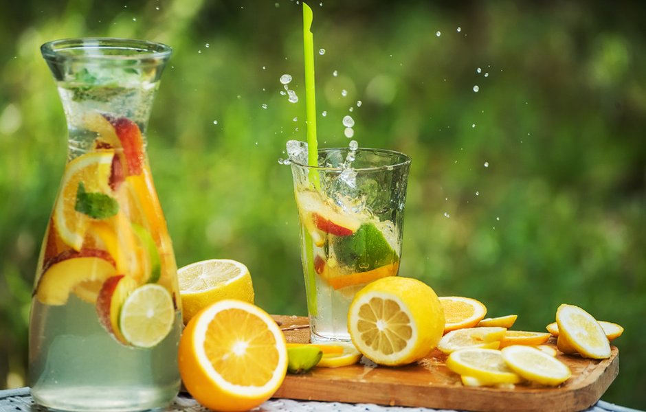 Как сделать обычную воду еще полезнее: 7 отличных примеров здоровье,напитки,питание
