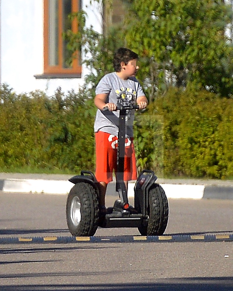 Как, где и с кем сейчас живет подросший и единственный сынок Коли Баскова Как, где и с кем сейчас живет подросший и единственный сынок Коли Баскова