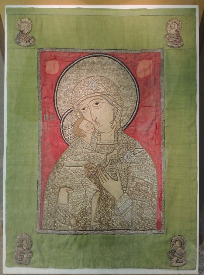 Пелена «Богоматерь Феодоровская», которая считается вкладом старицы Марфы, матери царя Михаила Федоровича, в Ипатьевский монастырь