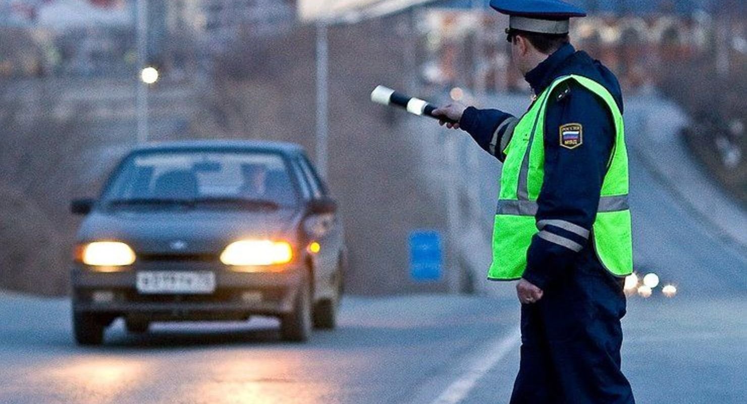 Почему и для чего от сотрудника ГИБДД сбегают водители и что за это бывает