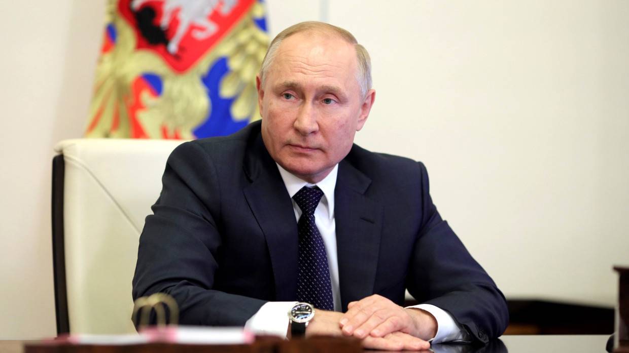 Путин разрешил присуждать государственные награды за патриотическое воспитание молодежи Общество