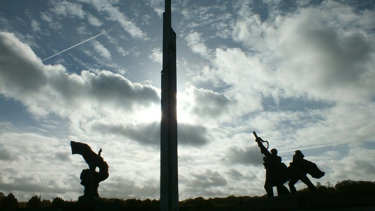 Сенатор Ковитиди: прибалты «снесут» своих политиков после демонтажа памятников в Риге