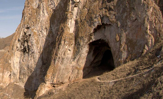 Кашкулакская пещера имеет дурную славу среди сибиряков. Поисковики решили выяснить причину и спустились внутрь пещеры, внутрь, видео, исследовать, пещеру, Однако, пещера, Местные, обладала, особенно, удивления, много, возникло, связи, профессионализмом, решившая, самостоятельно, костровГруппа, древних, следы