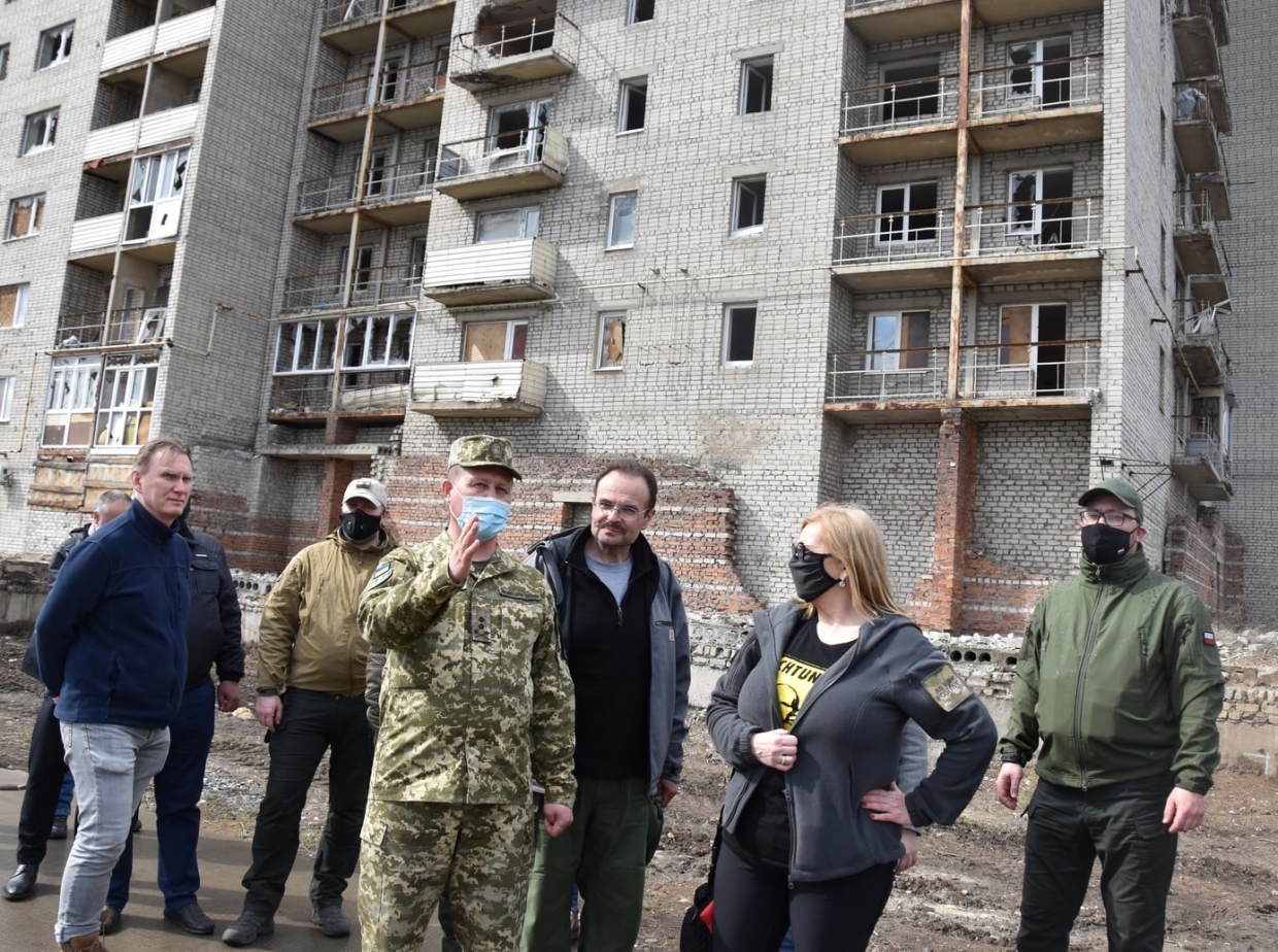 Донбасс посетили иностранные дипломаты, Великобритания создает основу для базы на Украине
