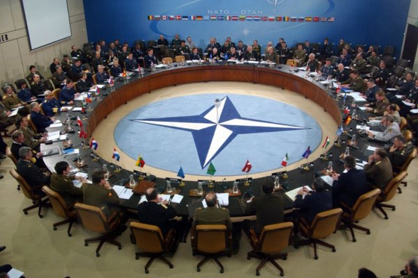 Трамп заставил уйти представителей Украины и Грузии с заседания НАТО Трамп заставил уйти представителей Украины и Грузии с заседания НАТО