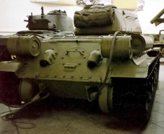 Для чего на корме Т-34 крепилось два цилиндра (спойлер: не баки с горючим)