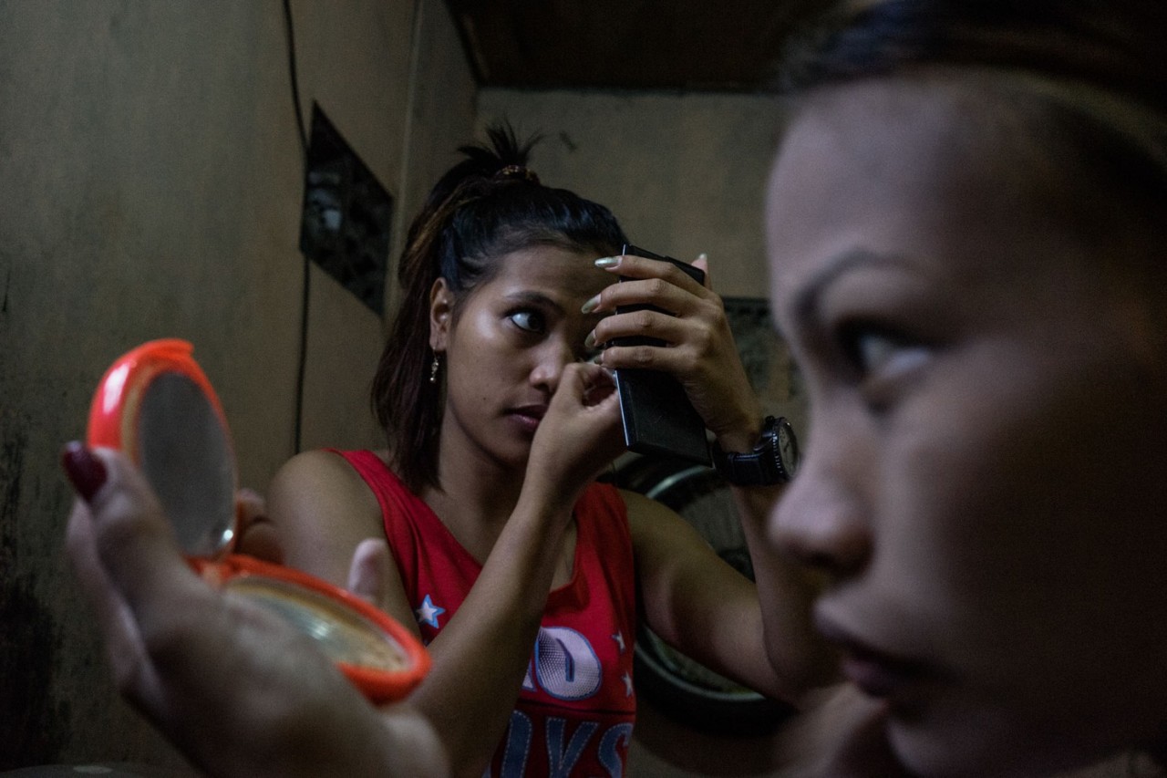История филиппинок, которым пришлось стать проститутками