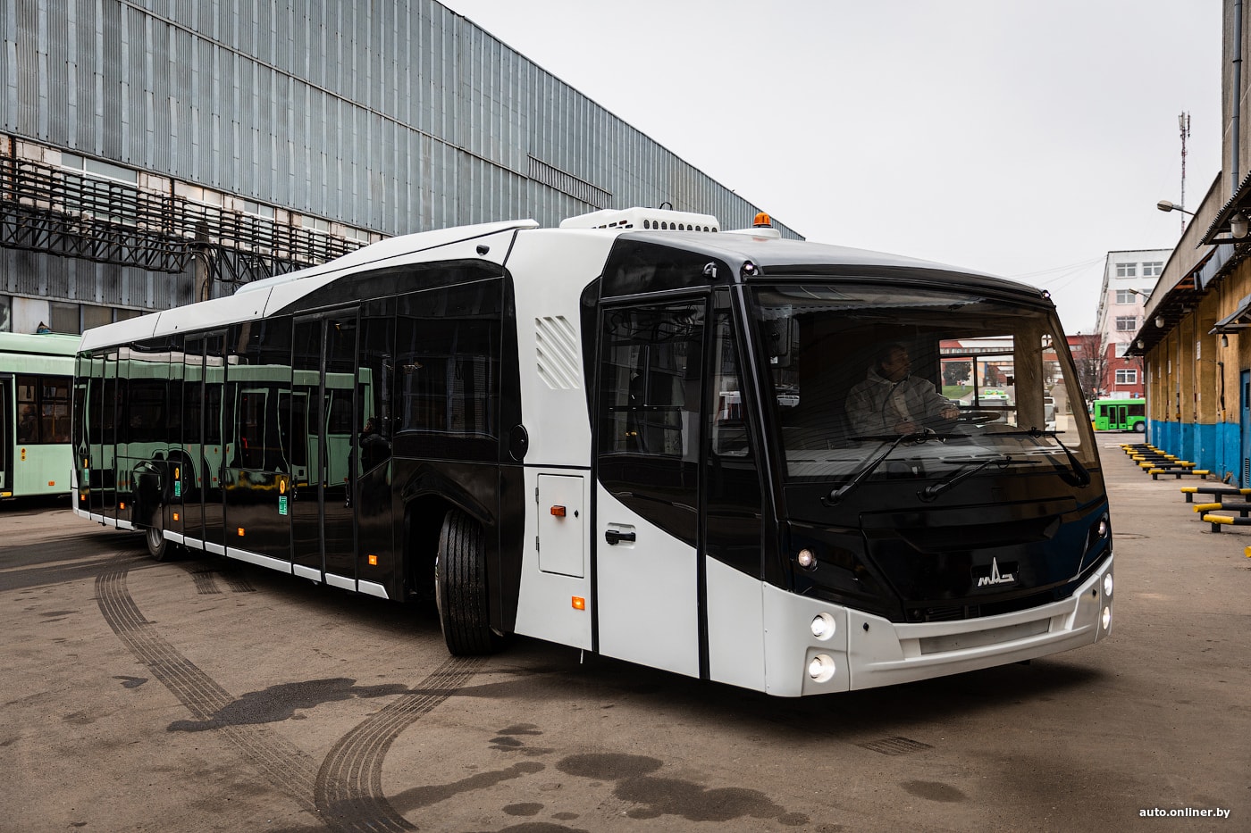 Особенный. Минский автозавод выпустил перронный автобус нового поколения автобусы,Марки и модели,новости,Новые модели