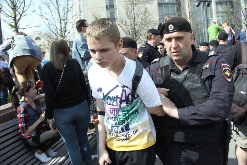  За привлечение подростков к несанкционированным митингам введут наказание ynews, Митинги, депутаты, забастовки, законопроект, запрет