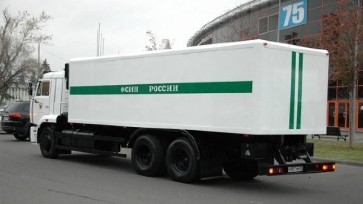 Пермскому нацболу, приковавшему себя к зданию ФСИН, назначили 40 часов работ