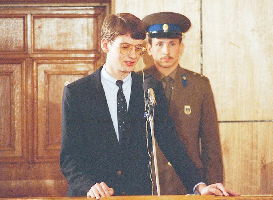Это не мальчик Коля из Уренгоя, это Маттиас Руст на советском суде