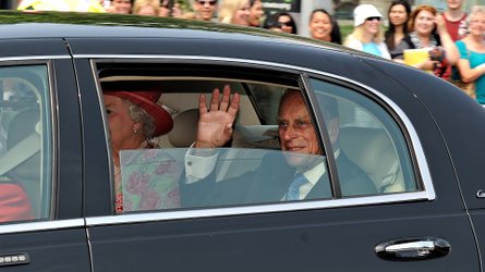 97-летний принц Филипп сдал водительские права после аварии 97-летний принц Филипп сдал водительские права после аварии автомобили