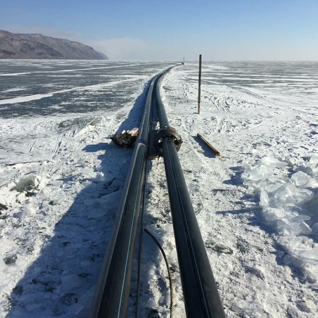 Воду из озера Байкал будут откачивать для экспорта в Китай  